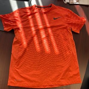 Nike men’s medium dri fit shirt